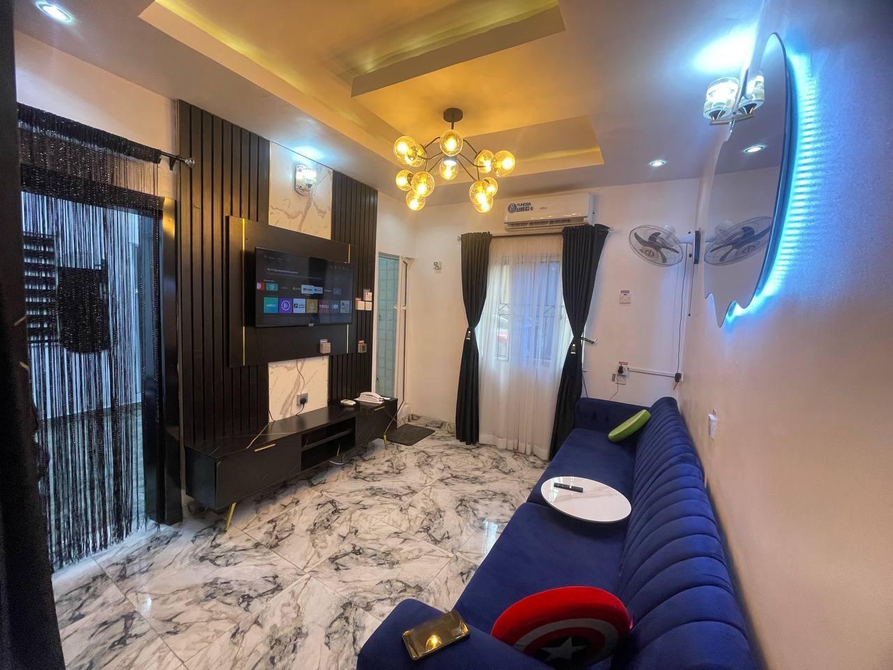 Mirror suite