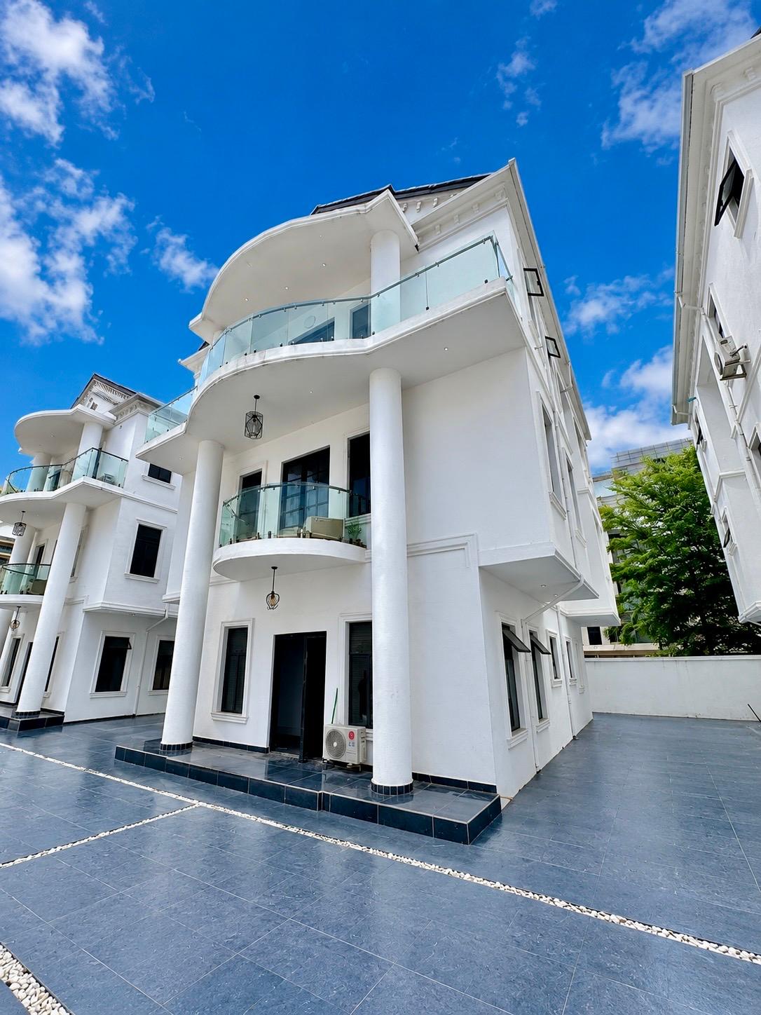 Exclusive 4-Bedroom Detached Duplex