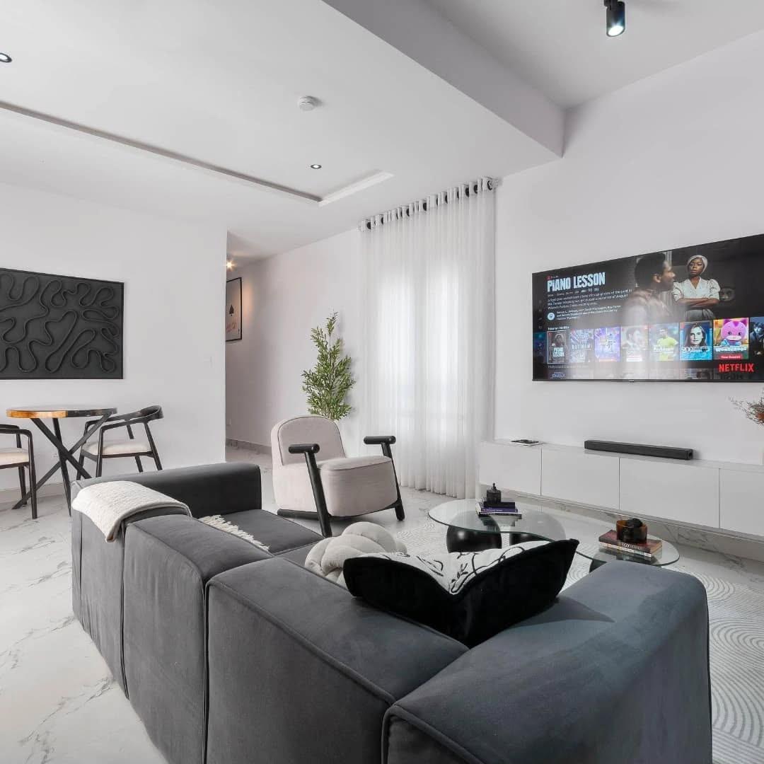 ETE 1:* Minimalist 2 Bedroom High rise apartment
Now available for short and long stays