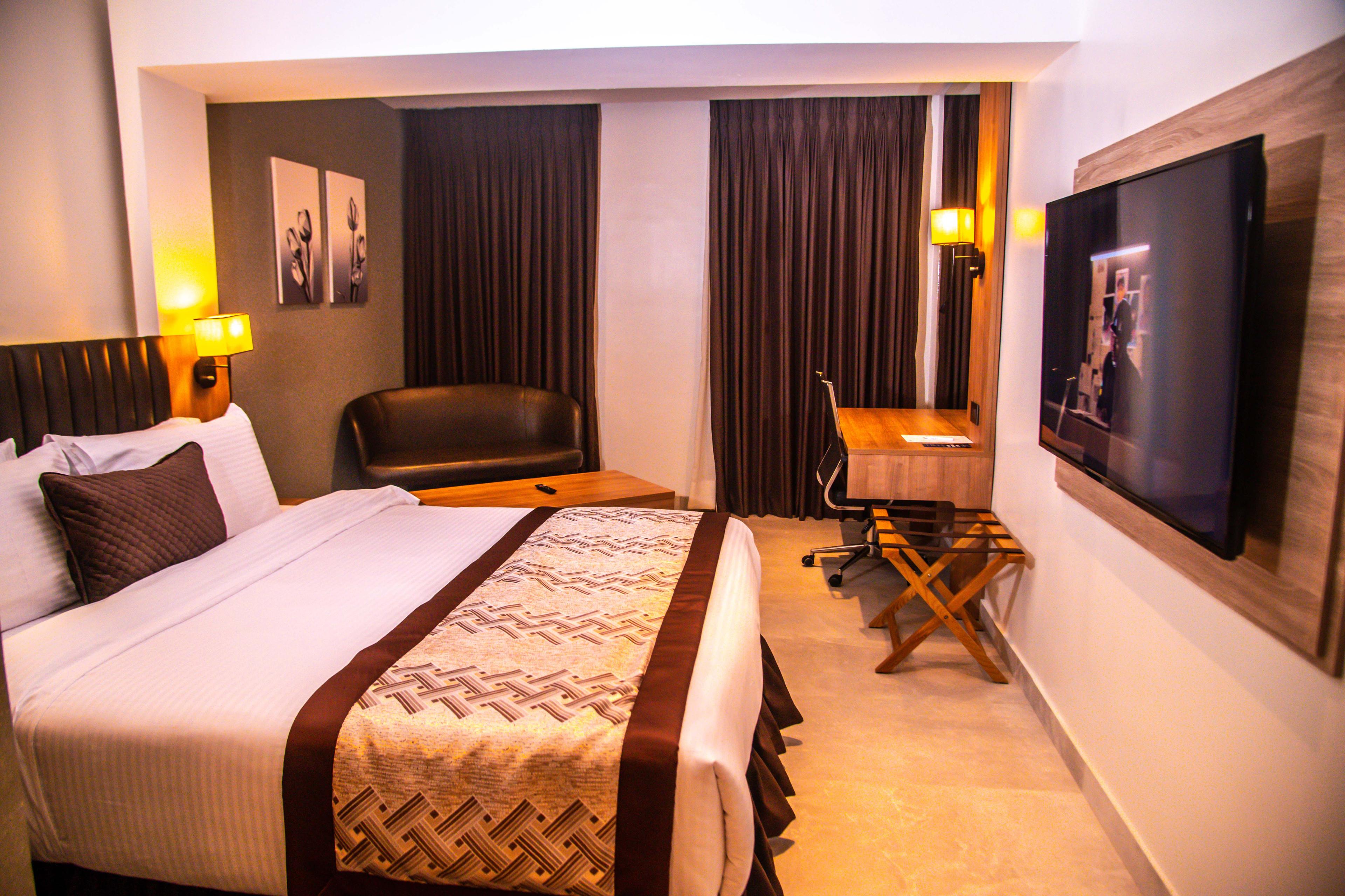 Deluxe Suite Golden Tulip Lekki